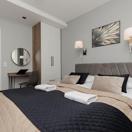 Stunning Family Apartment Ursynow With Parking & Balcony By Noclegi Renters Warsawa Bagian luar foto