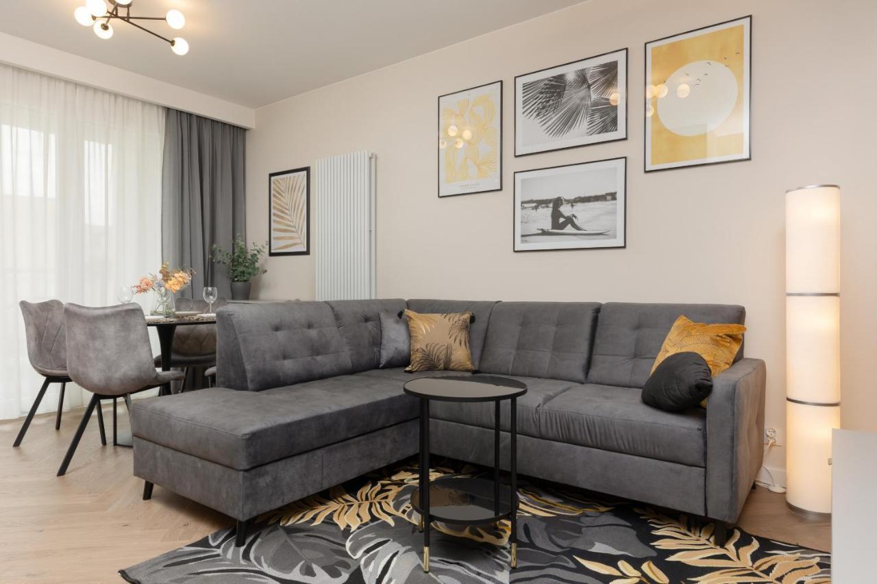 Stunning Family Apartment Ursynow With Parking & Balcony By Noclegi Renters Warsawa Bagian luar foto