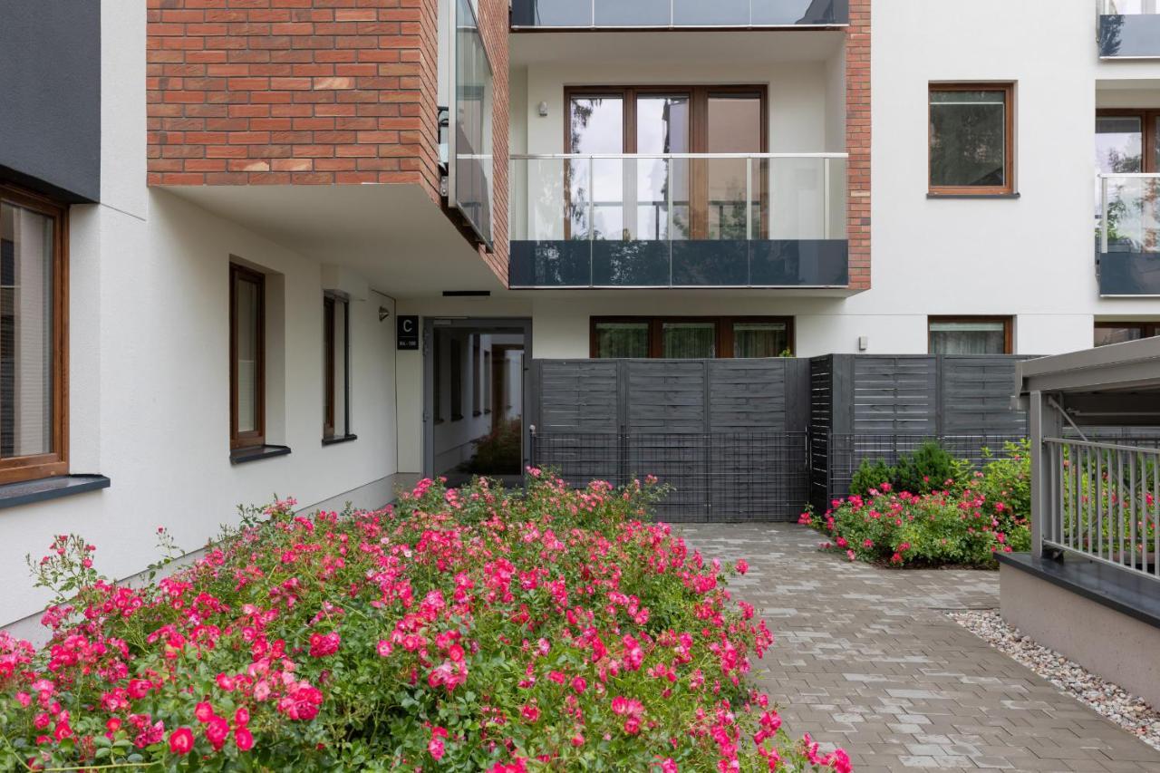 Stunning Family Apartment Ursynow With Parking & Balcony By Noclegi Renters Warsawa Bagian luar foto